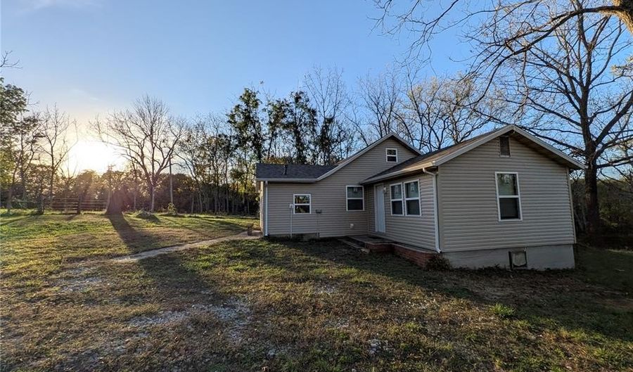 20259 W ST HWY 76, Ava, MO 65608 - 3 Beds, 1 Bath