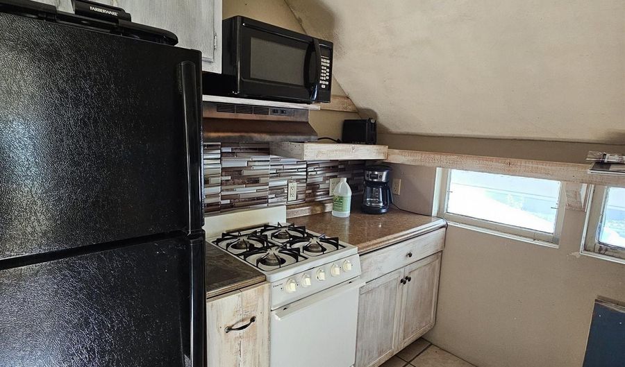 415 W 15th St, Auburn, IN 46706 - 4 Beds, 2 Bath
