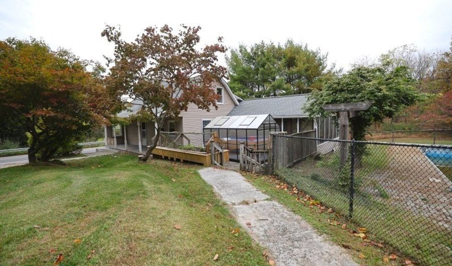 994 Limecrest Rd, Andover, NJ 07848 - 3 Beds, 2 Bath