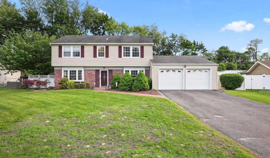 48 Cambridge Dr, Aberdeen, NJ 07747 - 5 Beds, 3 Bath
