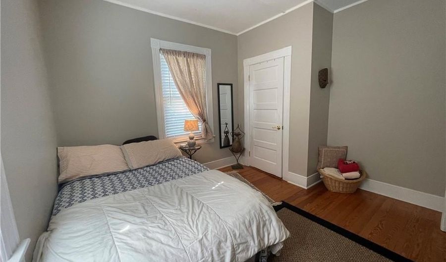 3 Bay View Ave 6, Bristol, RI 02809 - 2 Beds, 1 Bath
