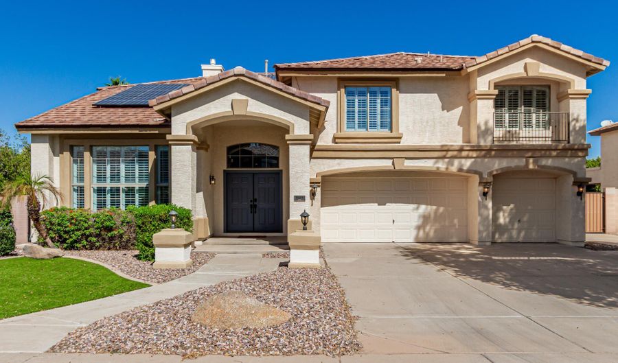 1684 E COCONINO Dr, Chandler, AZ 85249 - 5 Beds, 5 Bath