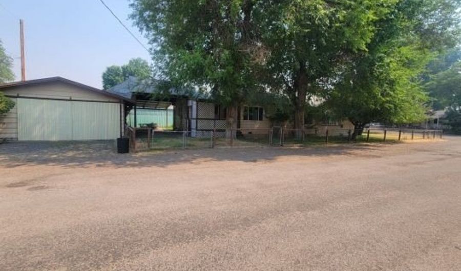 701 N East B St, Alturas, CA 96101 - 3 Beds, 2 Bath