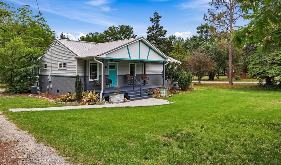 1302 Crest Dr, Aberdeen, NC 28315 - 2 Beds, 2 Bath