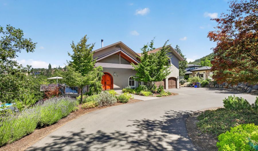 167 Tessa Ln, Ashland, OR 97520 - 4 Beds, 5 Bath