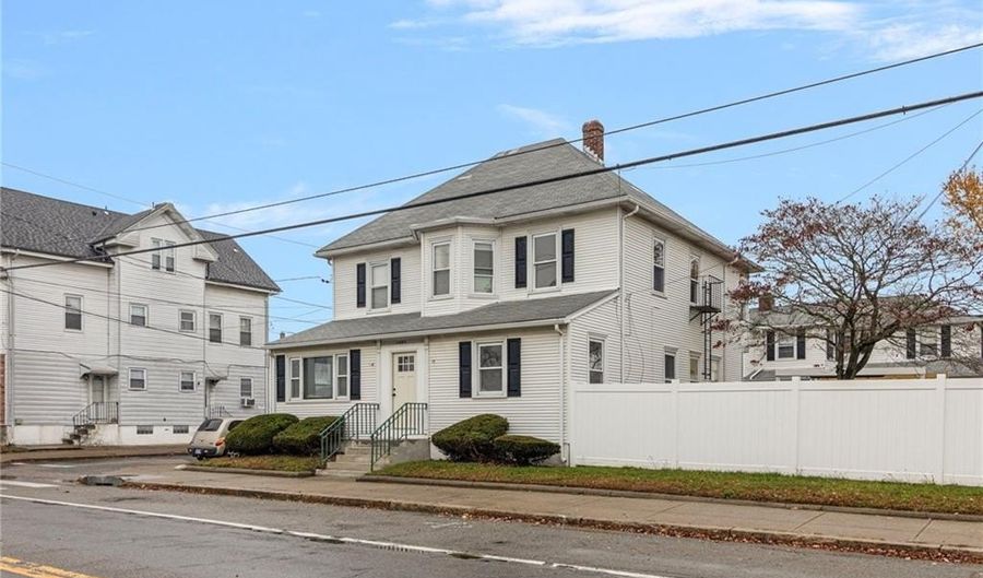 1303 Cranston St, Cranston, RI 02920 - 5 Beds, 3 Bath
