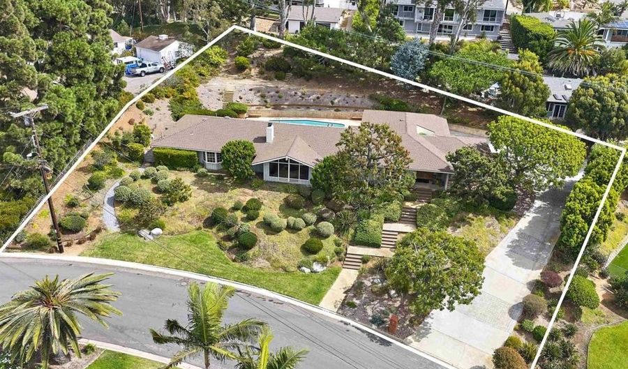 3190 Falcon Dr, Carlsbad, CA 92008 - 5 Beds, 3 Bath