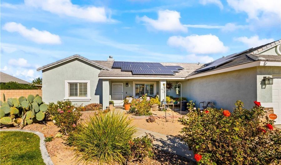 21168 Merlot, Apple Valley, CA 92308 - 4 Beds, 2 Bath