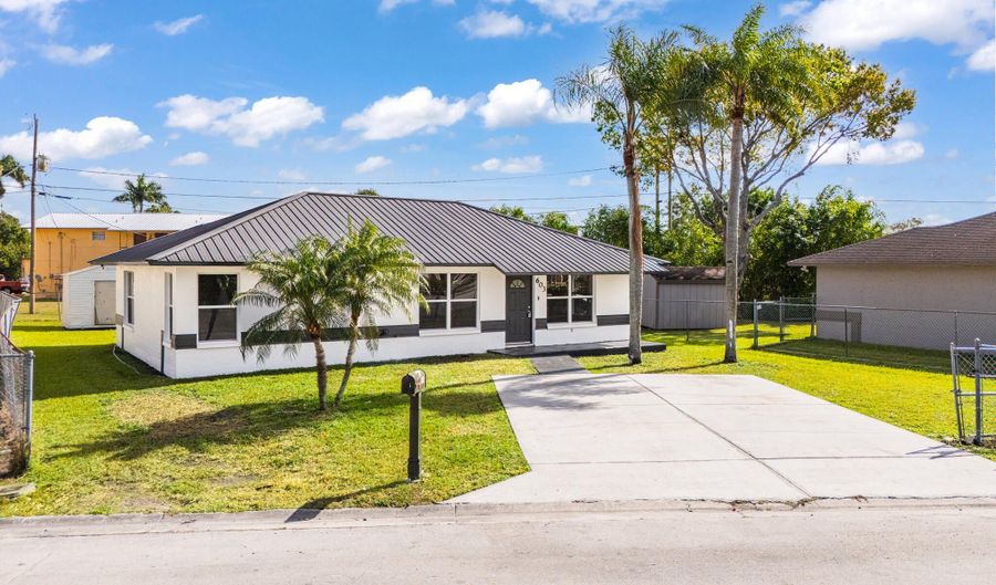 603 SW 10th St, Belle Glade, FL 33430 - 4 Beds, 2 Bath