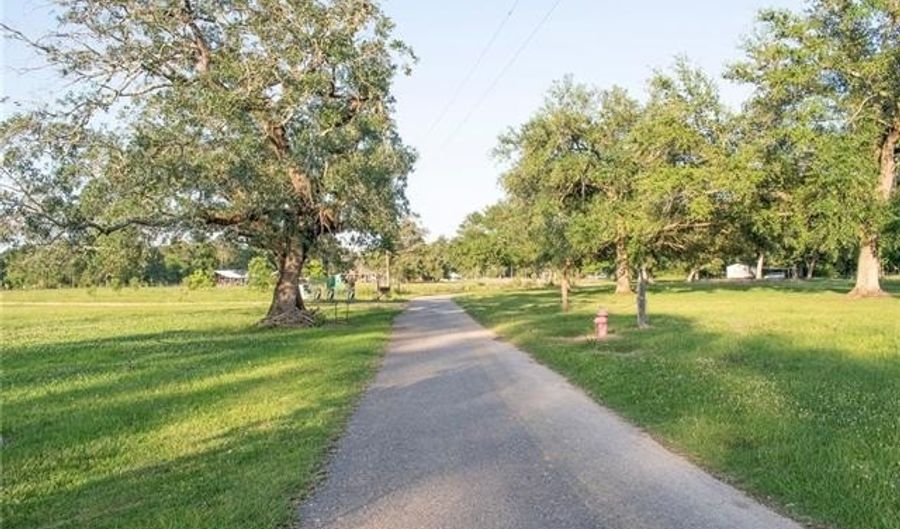 HENRY WHITE Road lot Js4a2, Albany, LA 70711 - 0 Beds, 0 Bath