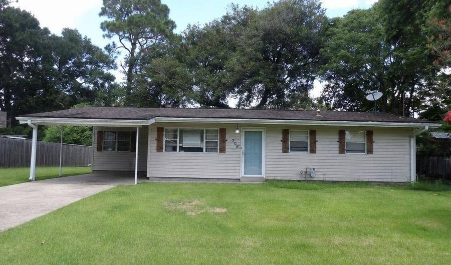 706 Guidry St, Berwick, LA 70342 - 3 Beds, 2 Bath