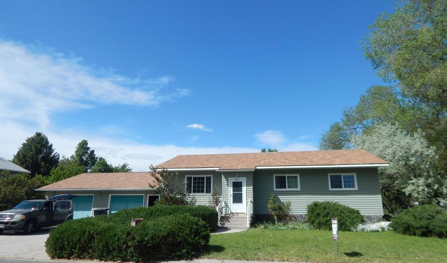 271 Jefferson St, American Falls, ID 83211 - 5 Beds, 2 Bath