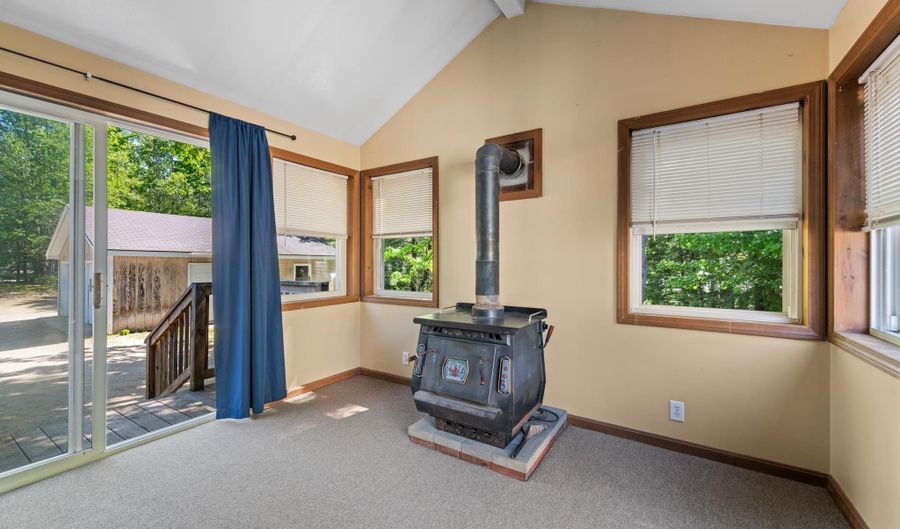 189 Lynn Ave, Alexandria, NH 03222 - 3 Beds, 2 Bath