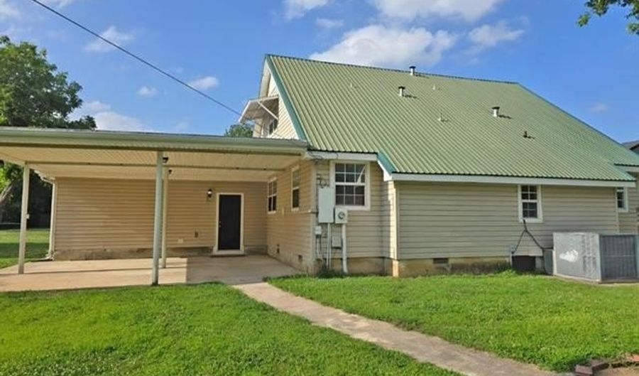654 12th Ave NW, Ardmore, OK 73401 - 3 Beds, 2 Bath