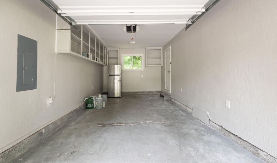 715 E Springfield St, Aurora, MO 65605 - 3 Beds, 1 Bath