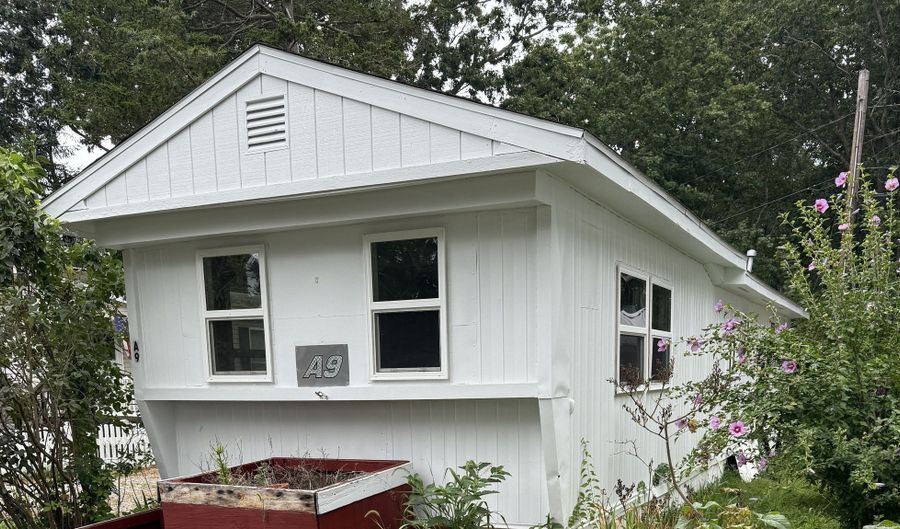 133 W Main St TRLR A9, Clinton, CT 06413 - 3 Beds, 1 Bath