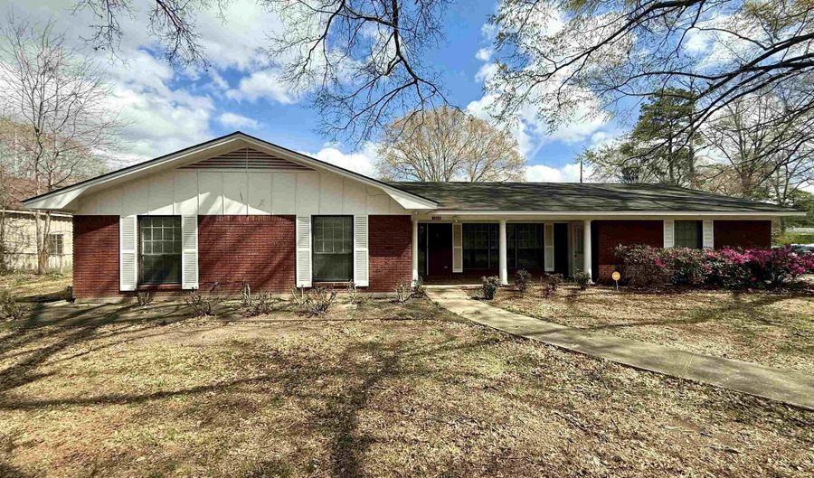1800 EVANGELINE Dr, Bastrop, LA 71220 - 3 Beds, 2 Bath