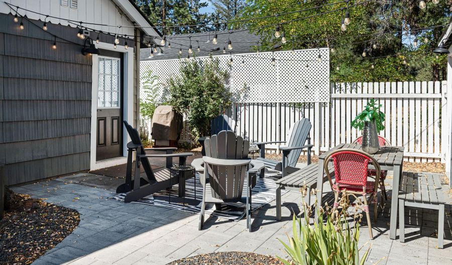 202 NW Thurston Ave, Bend, OR 97703 - 4 Beds, 2 Bath