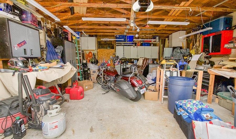 448 Bunker Hill Rd, Auburn, NH 03032 - 3 Beds, 2 Bath