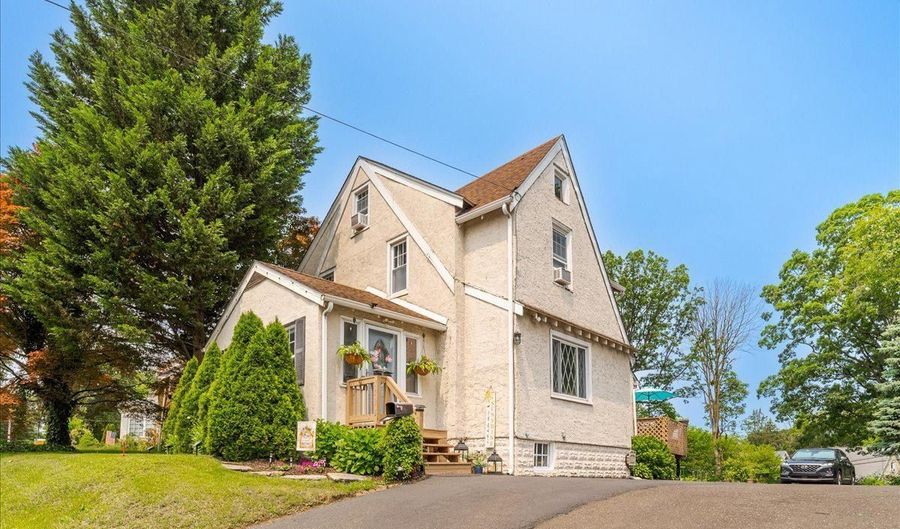 1086 EDGE HILL Rd, Abington, PA 19001 - 4 Beds, 2 Bath