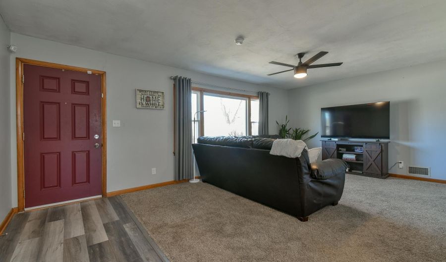 1309 Grant St, Beatrice, NE 68310 - 2 Beds, 2 Bath