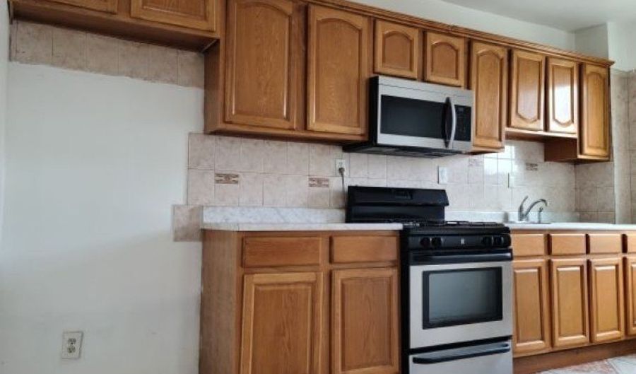 54 Smith St A, Belleville, NJ 07109 - 3 Beds, 2 Bath