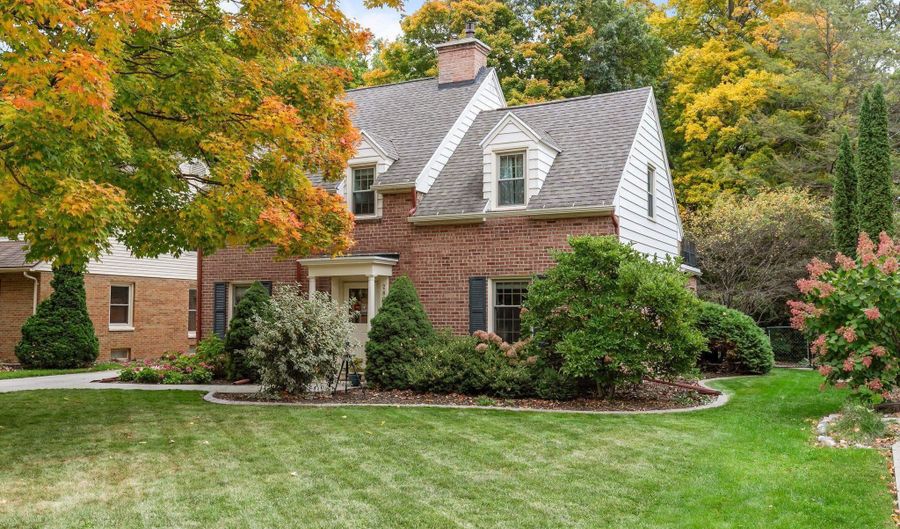 280 RIVER Dr, Appleton, WI 54915 - 3 Beds, 2 Bath