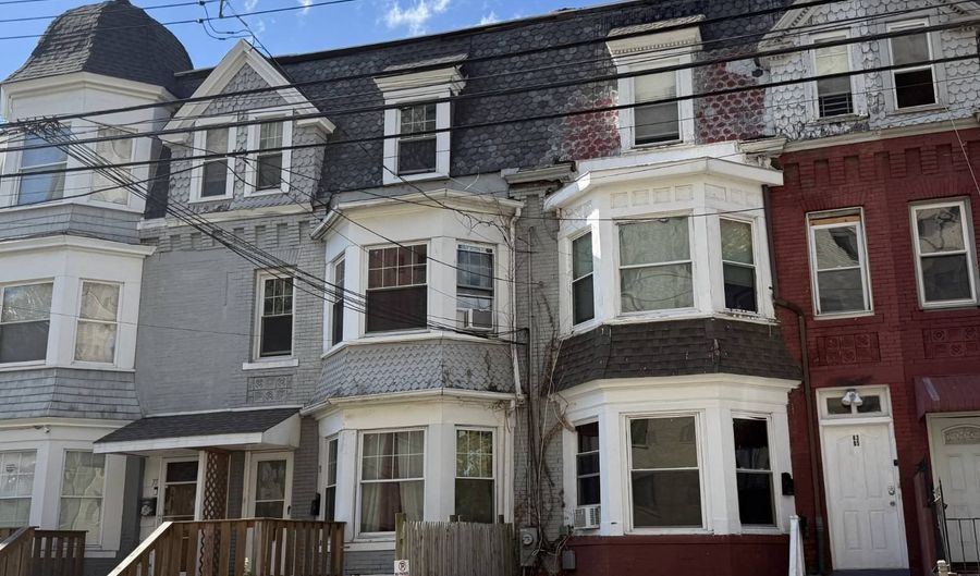 79 William St, Bridgeport, CT 06608 - 5 Beds, 2 Bath