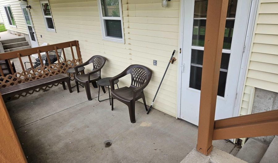247 MILLER Ln, Cheyenne, WY 82009 - 2 Beds, 1 Bath