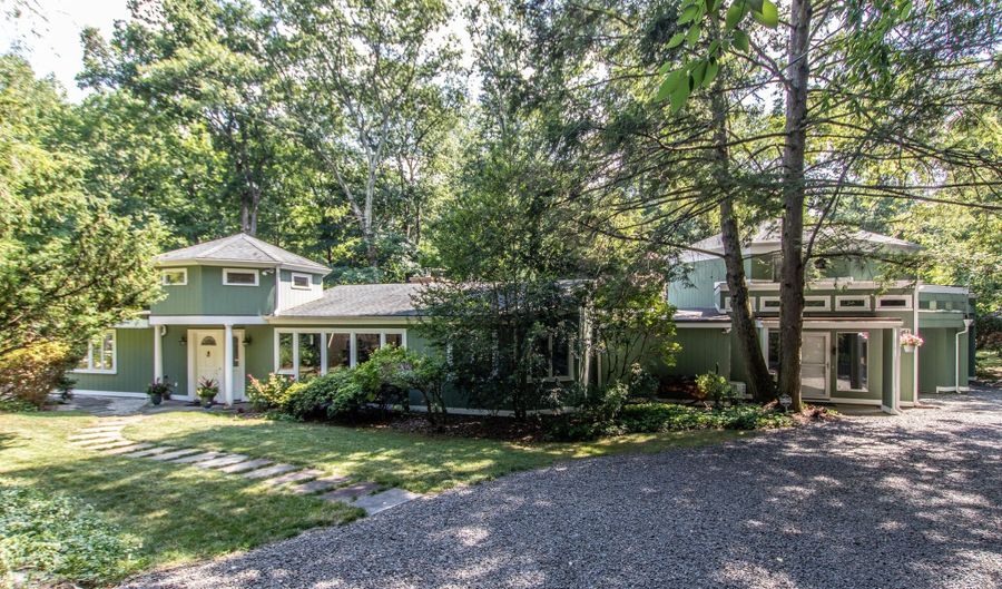 10 Steep Hollow Ln, Cos Cob, CT 06807 - 4 Beds, 3 Bath