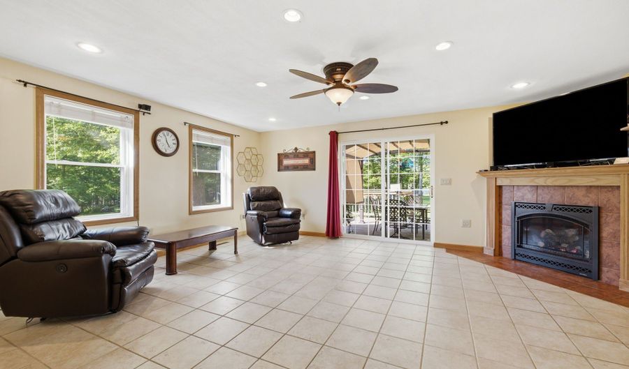 141 Hop River Rd, Coventry, CT 06238 - 3 Beds, 3 Bath