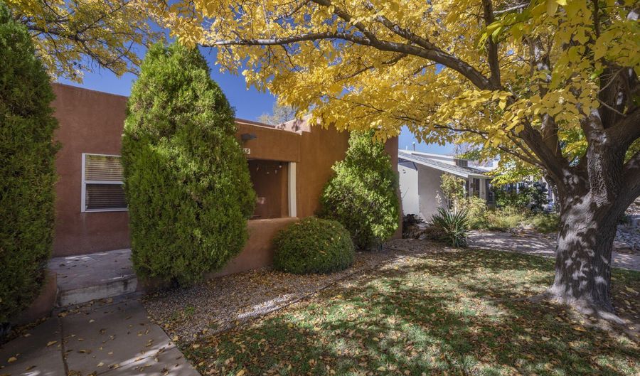 215 Carlisle Blvd NE, Albuquerque, NM 87106 - 2 Beds, 1 Bath