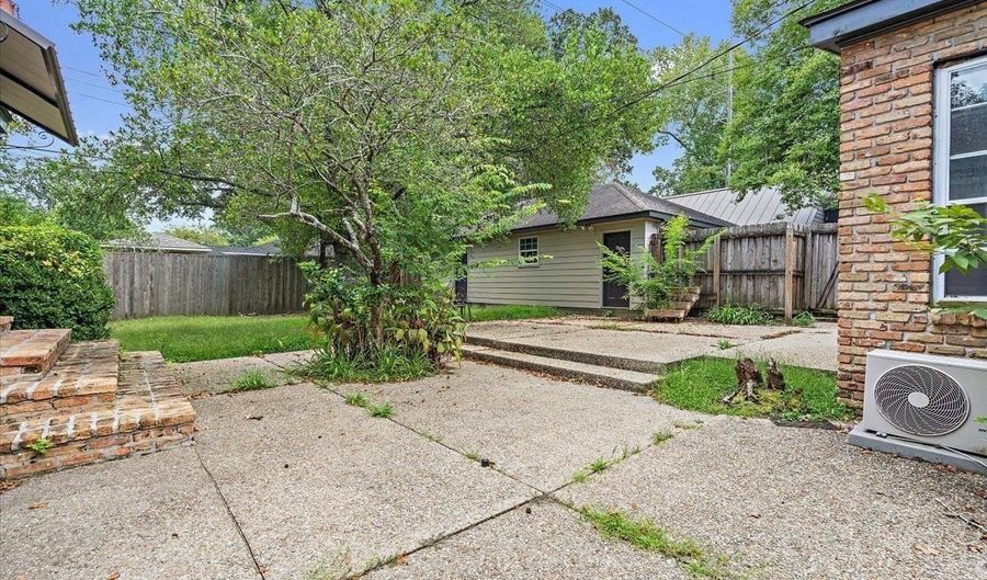 765 Longwood Dr, Baton Rouge, LA 70806 - 3 Beds, 2 Bath