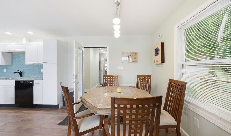 22125 Driftwood Ln, Abingdon, VA 24211 - 5 Beds, 5 Bath