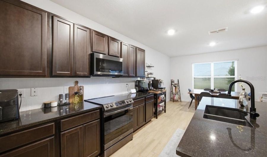325 AUBURN GROVE Xing, Auburndale, FL 33823 - 4 Beds, 2 Bath