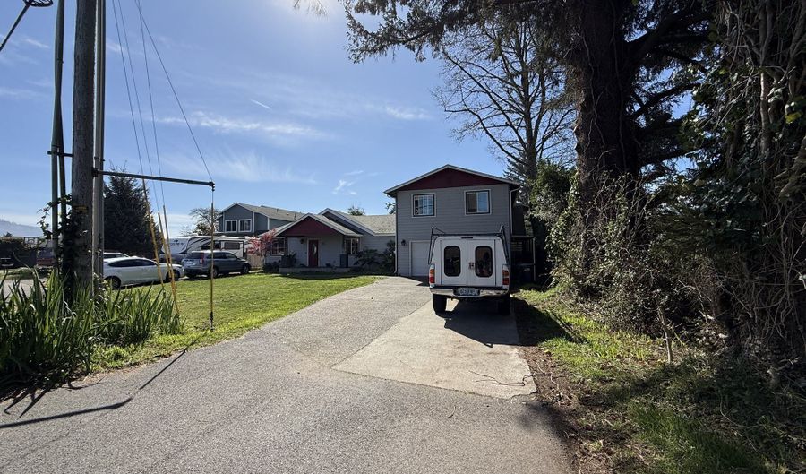 515 MEMORY Ln, Brookings, OR 97415 - 3 Beds, 2 Bath