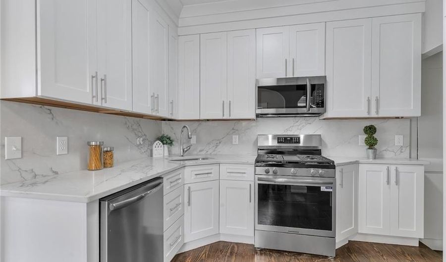 19 Greene Ln, Newport, RI 02840 - 3 Beds, 1 Bath