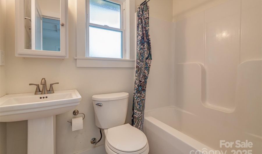 9 Koenig Way, Asheville, NC 28804 - 3 Beds, 3 Bath