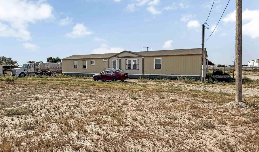 105 E Harkness Rd, Carlsbad, NM 88220 - 3 Beds, 2 Bath