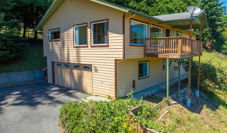 16708 THOMPSON Rd, Brookings, OR 97415 - 4 Beds, 3 Bath