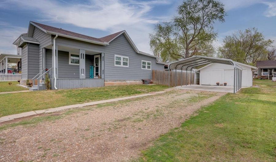 706 S B St, Arkansas City, KS 67005 - 3 Beds, 2 Bath