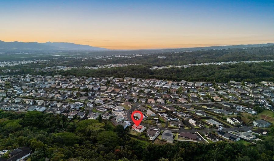 98-2033 Pahiolo St, Aiea, HI 96701 - 3 Beds, 3 Bath