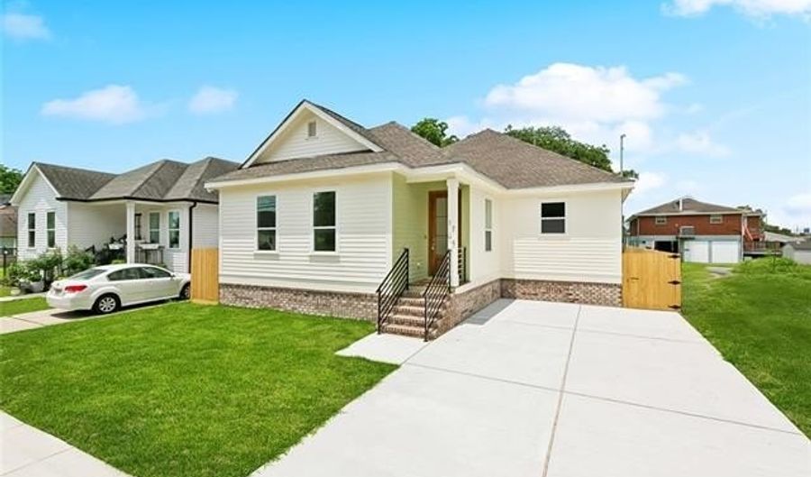 1704 AYCOCK St, Arabi, LA 70032 - 4 Beds, 2 Bath
