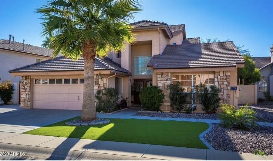 11015 W Laurelwood Ln, Avondale, AZ 85392 - 3 Beds, 3 Bath