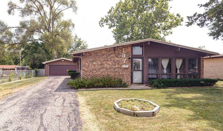 137 N Highview Ave, Addison, IL 60101 - 3 Beds, 1 Bath