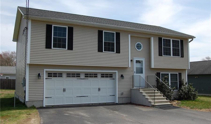 23 Central Ave, Jewett City, CT 06351 - 4 Beds, 2 Bath
