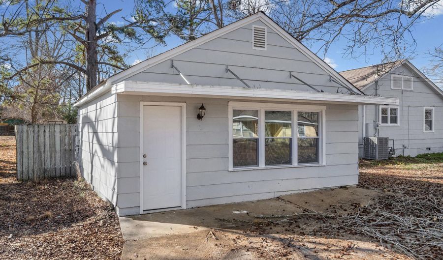 210 West St, Batesville, MS 38606 - 3 Beds, 2 Bath