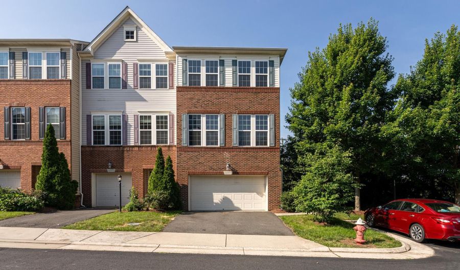 22571 HIGHCROFT Ter, Brambleton, VA 20148 - 3 Beds, 4 Bath