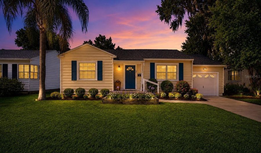 37 E VANDERBILT St, Orlando, FL 32804 - 3 Beds, 3 Bath