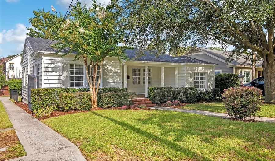 2102 HARRISON Ave, Orlando, FL 32804 - 5 Beds, 3 Bath
